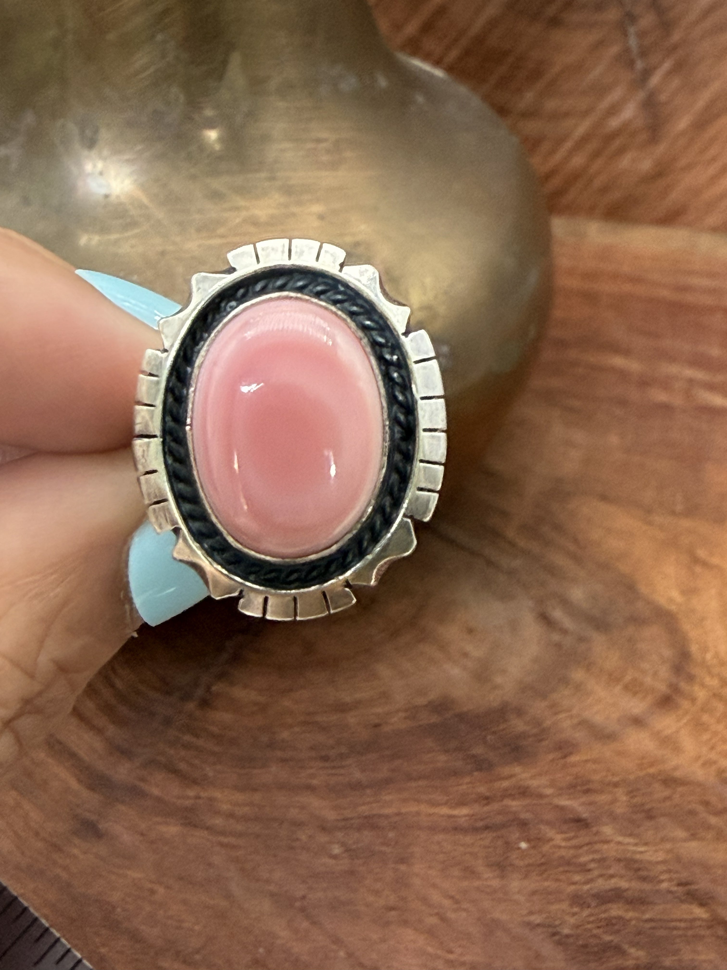 *Native American Made*  Navajo Amos Begay:  Pink Conch Oval with Scalloped Edge Ring