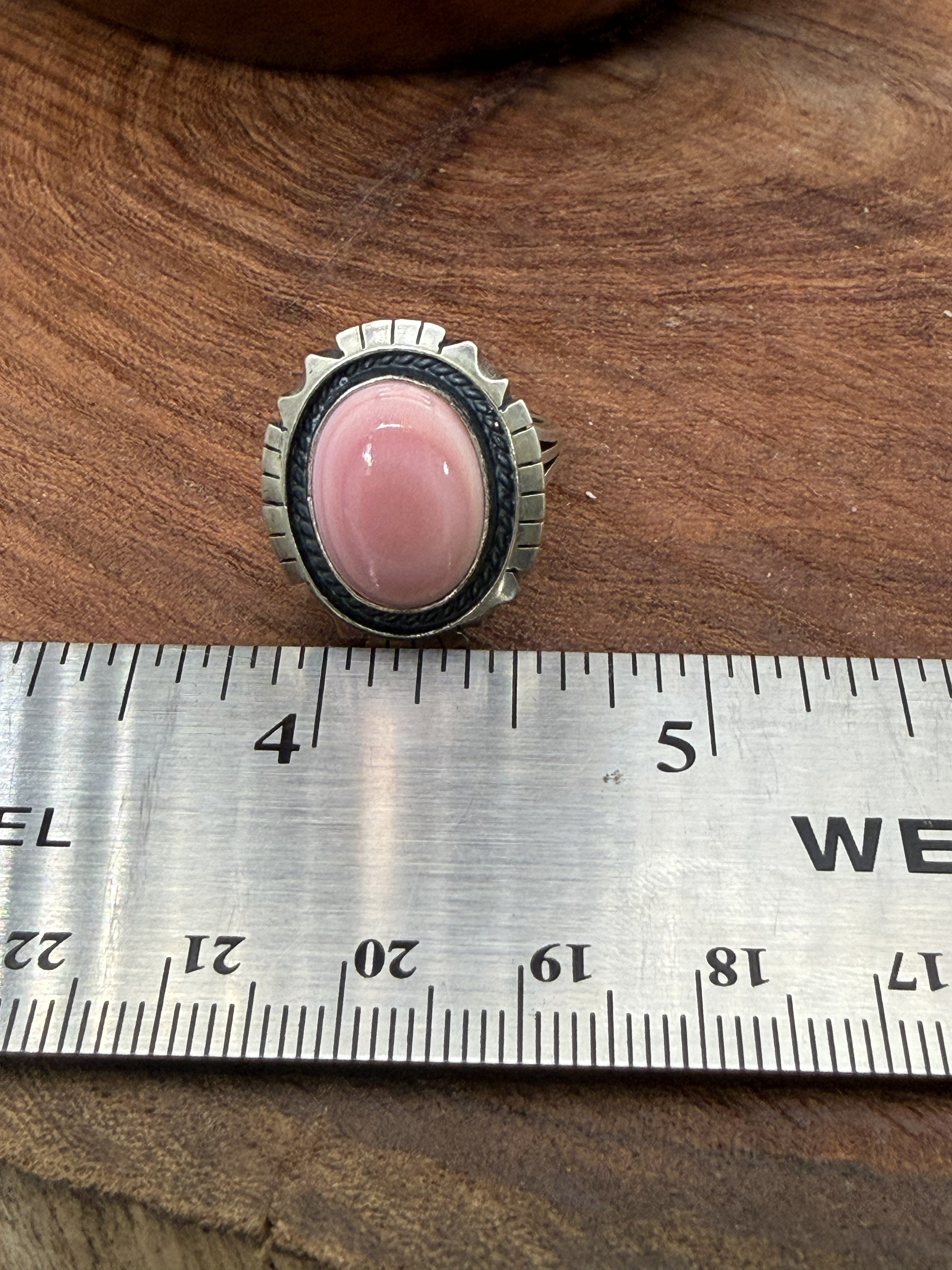 *Native American Made*  Navajo Amos Begay:  Pink Conch Oval with Scalloped Edge Ring
