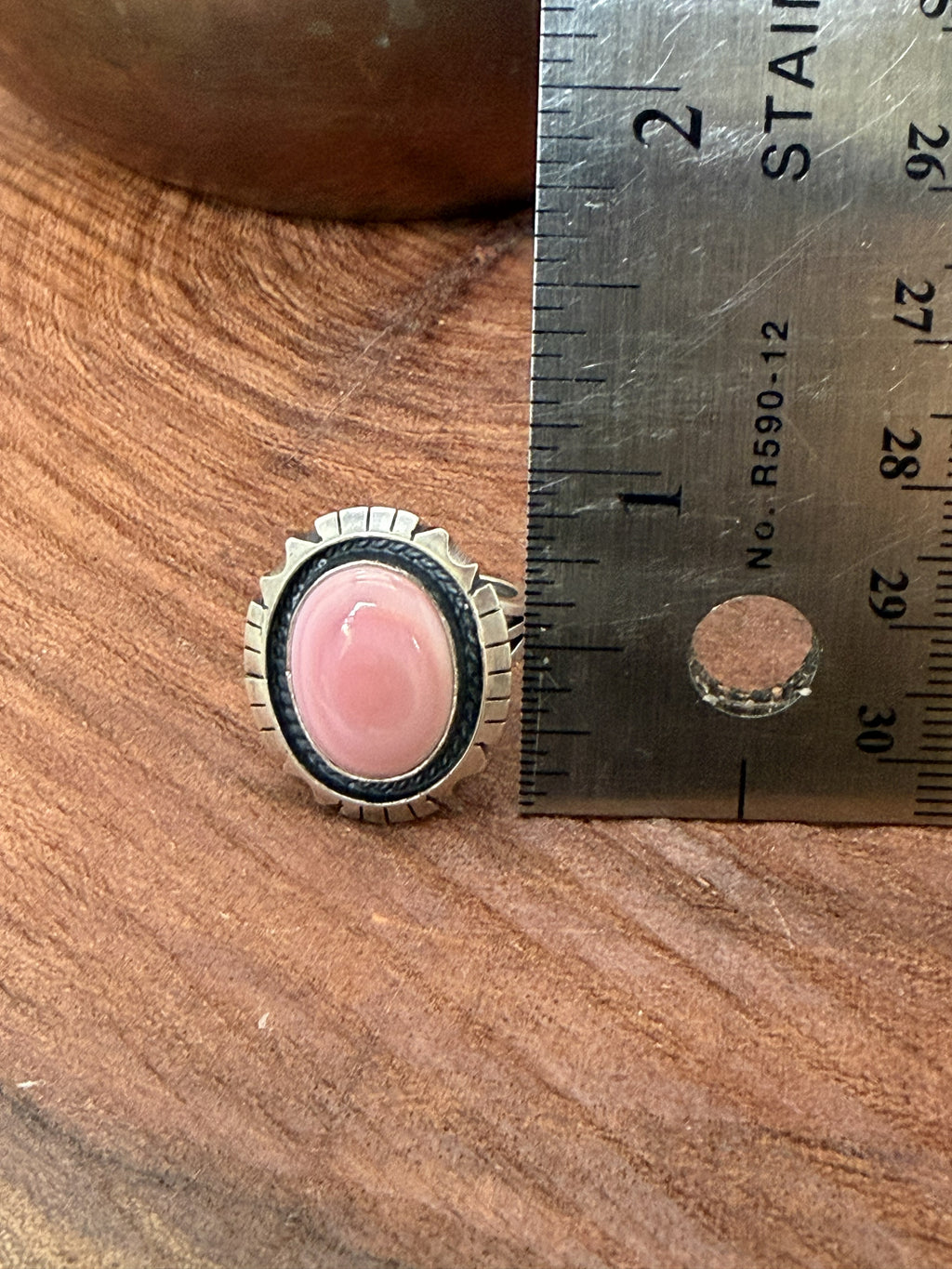 *Native American Made*  Navajo Amos Begay:  Pink Conch Oval with Scalloped Edge Ring