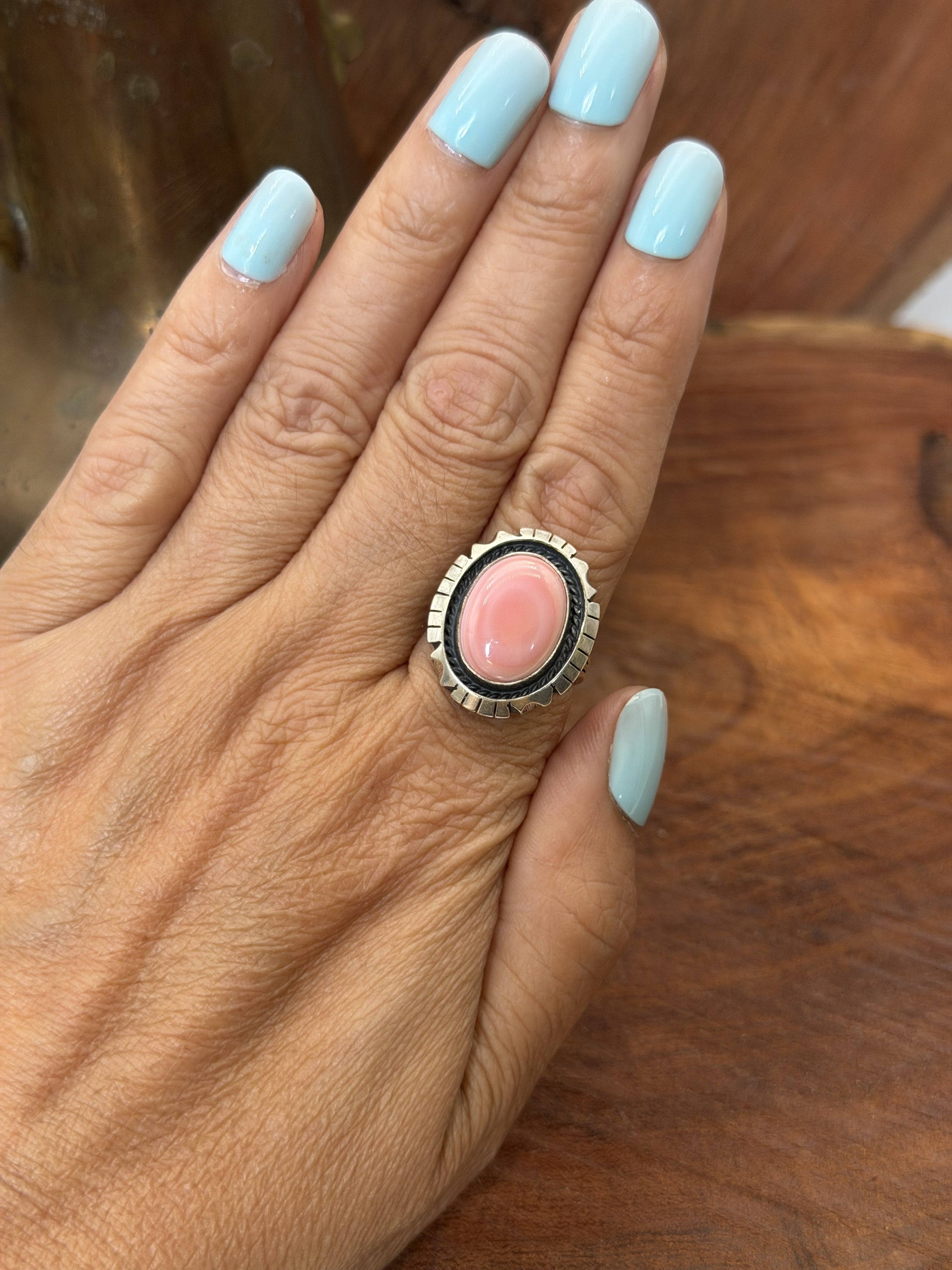 *Native American Made*  Navajo Amos Begay:  Pink Conch Oval with Scalloped Edge Ring