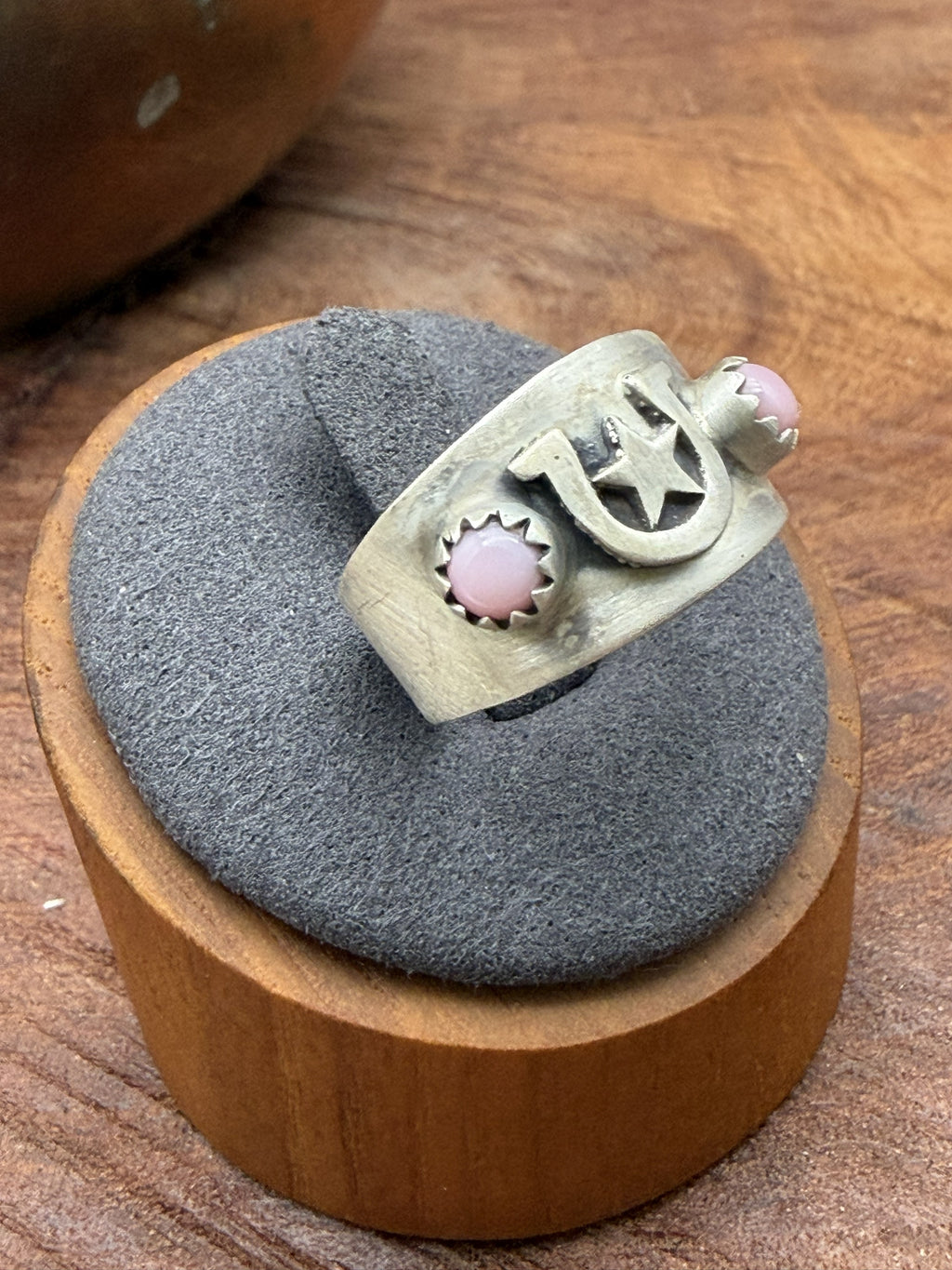 Horse Shoe Band with Pink Conch Ring