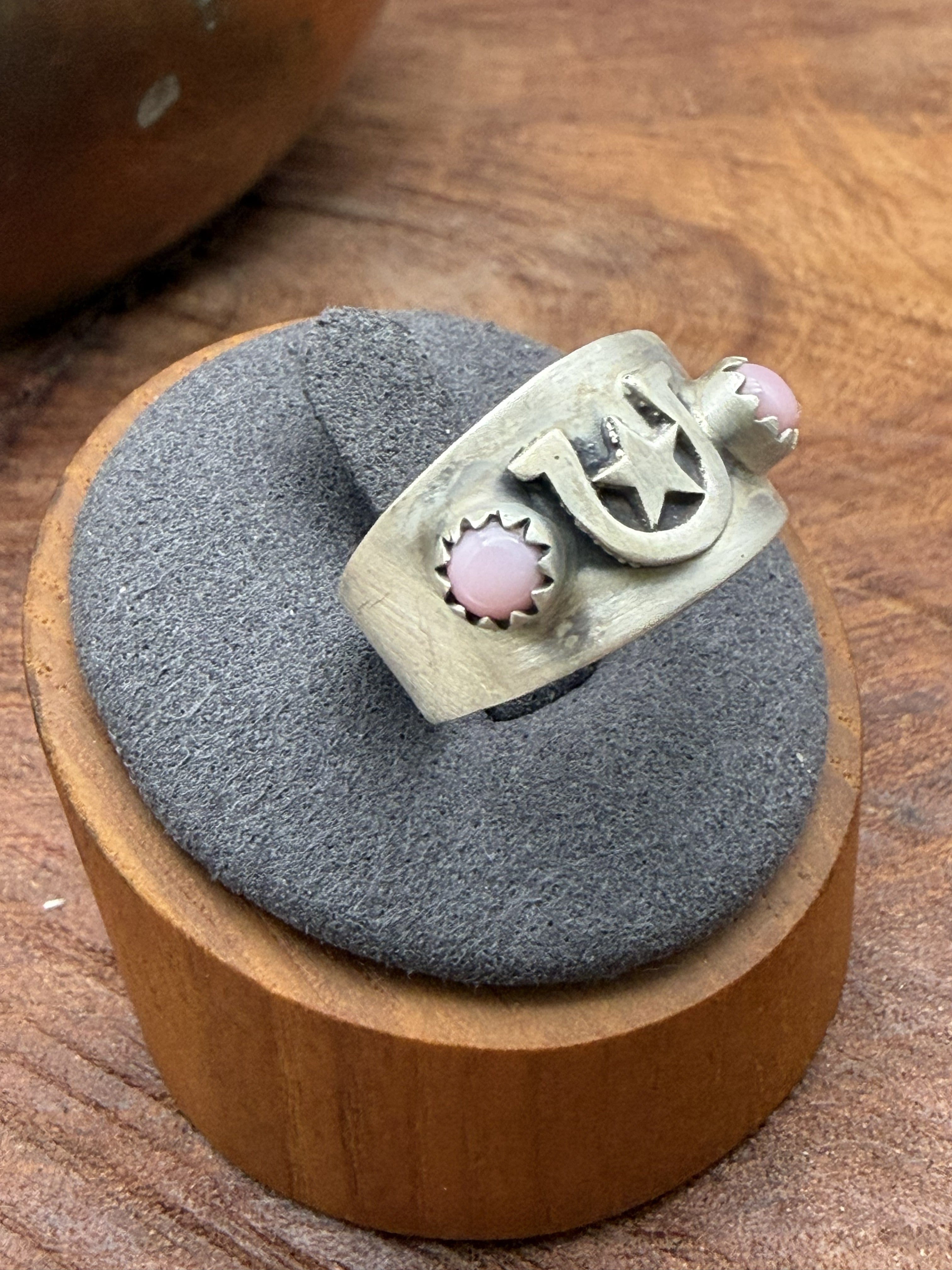 Horse Shoe Band with Pink Conch Ring
