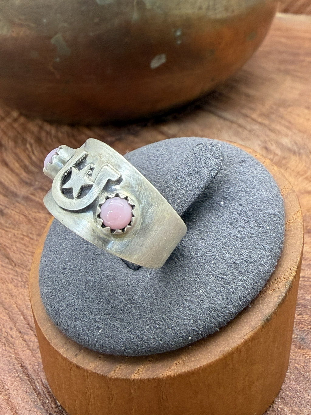 Horse Shoe Band with Pink Conch Ring