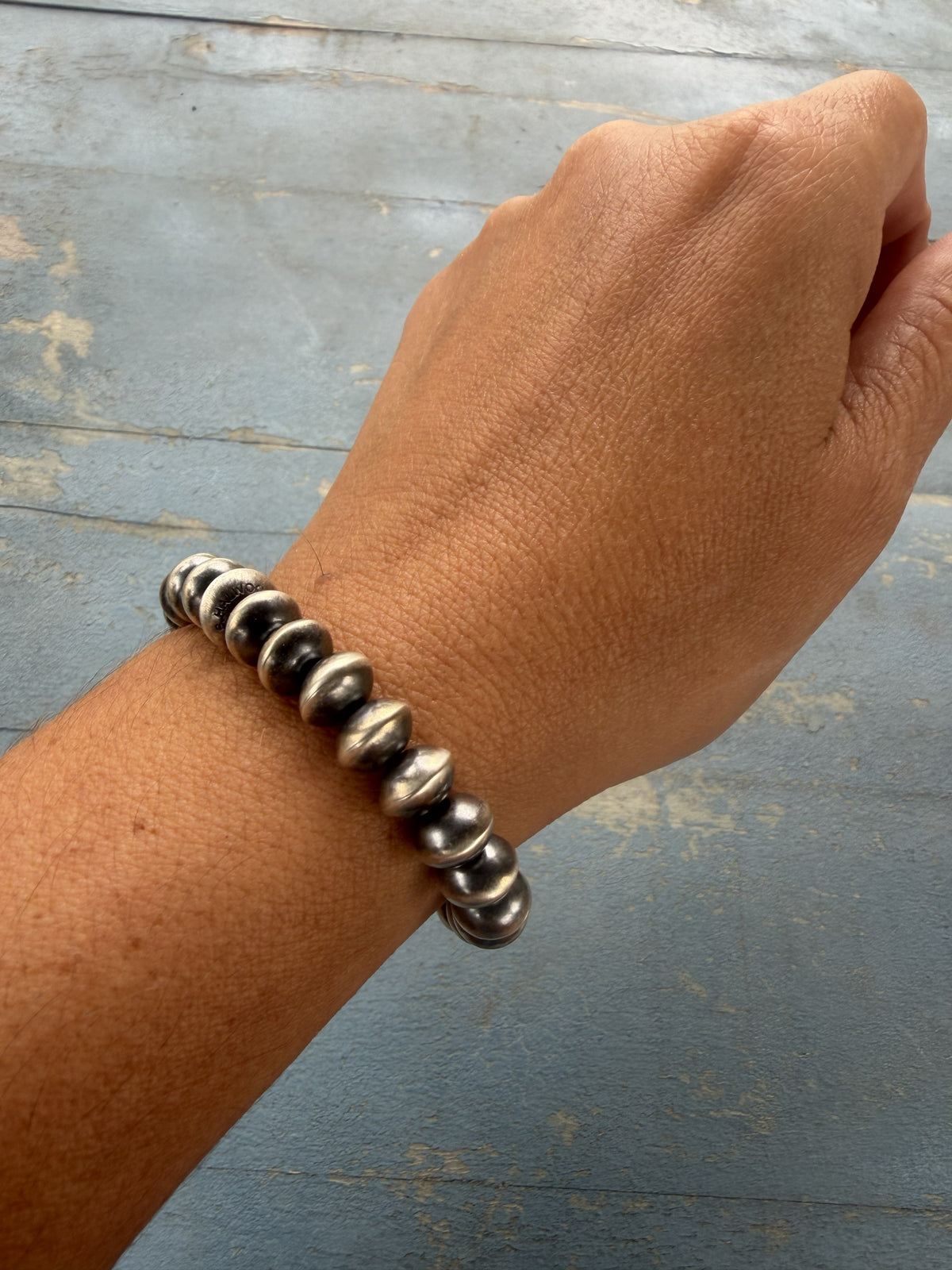 *Native American Made*  Navajo Brianne Hallwood Stretchy Smooth Navajo Pearl Bracelet 6"