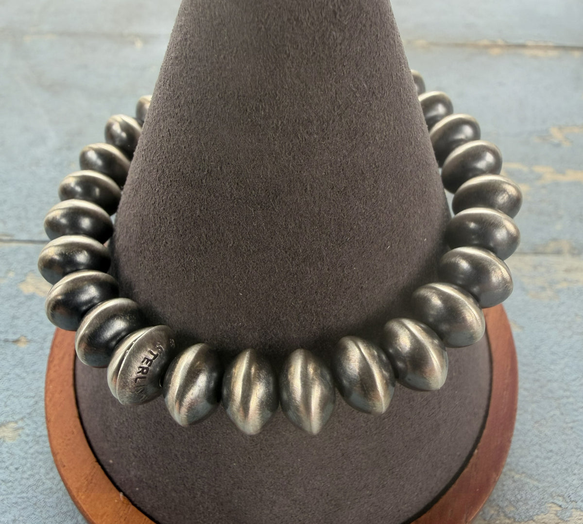 *Native American Made*  Navajo Brianne Hallwood Stretchy Smooth Navajo Pearl Bracelet 6"